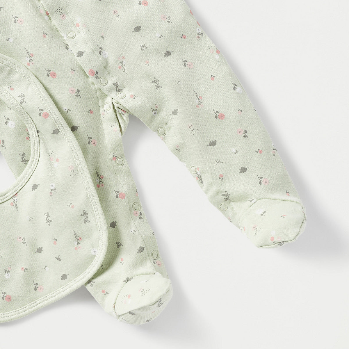 Juniors all- over floral print sleepsuit with long sleeves and bib