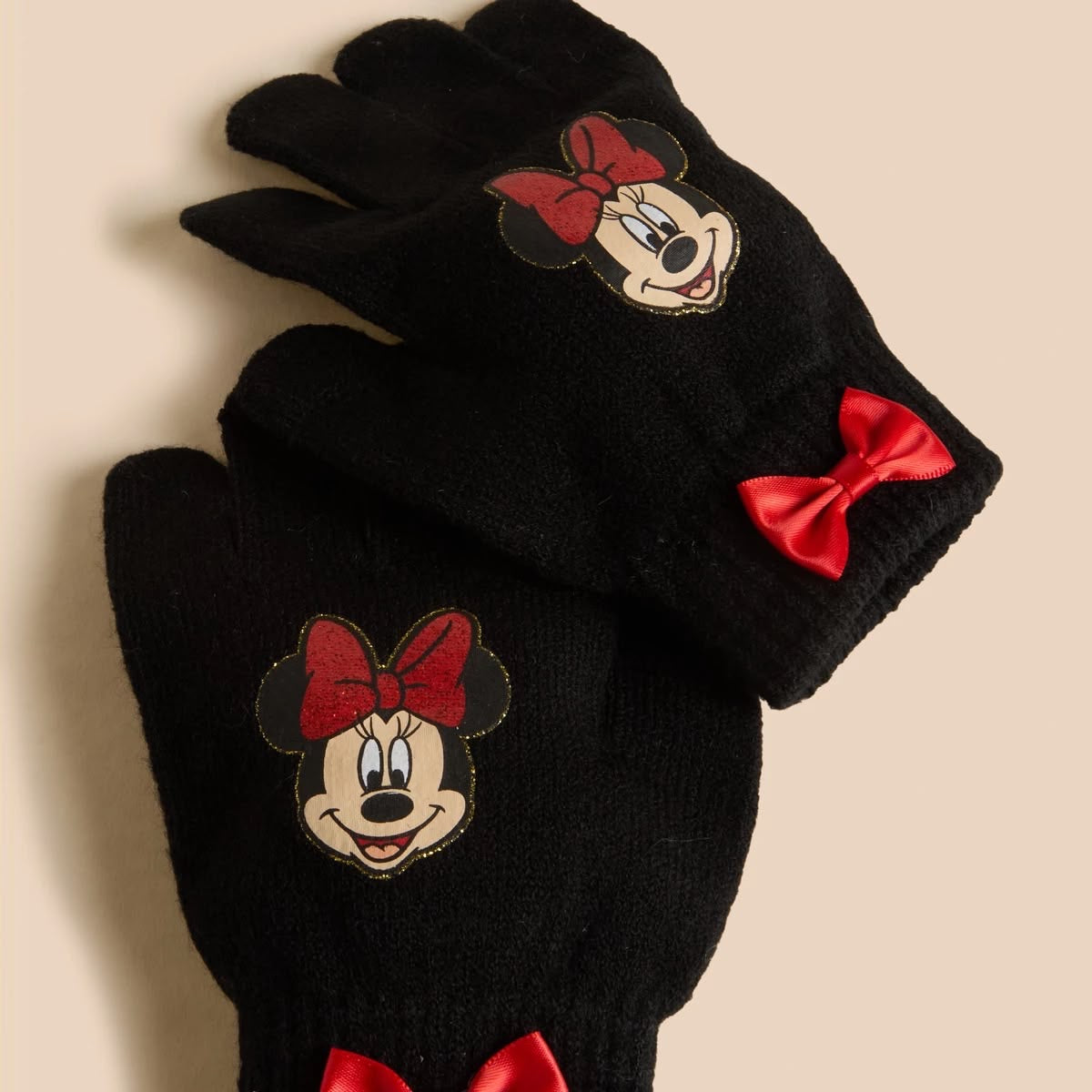 Minnie mouse accent beanie and gloves set