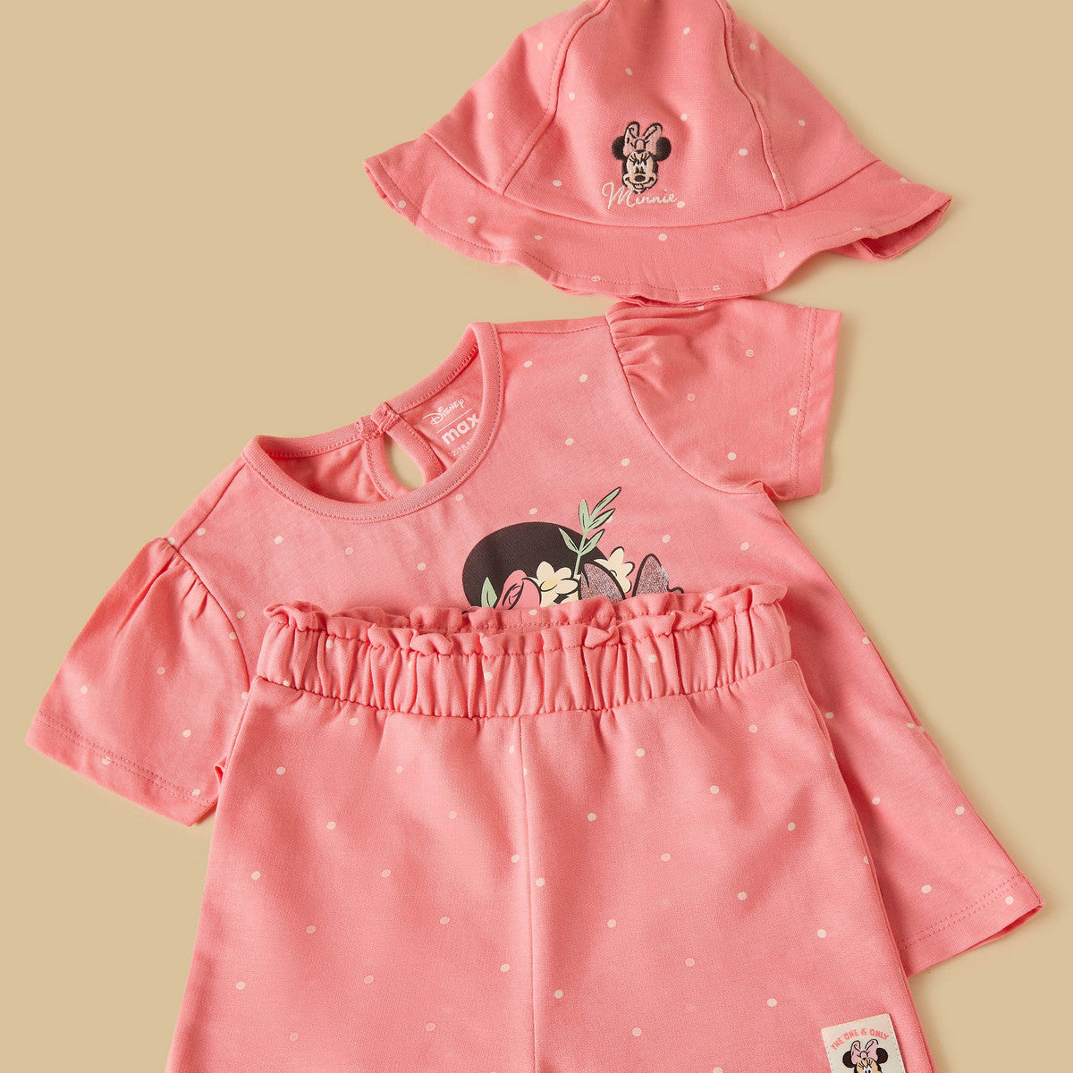 Minnie mouse print t-shirt with shorts and cap