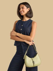 Max shoulder bag with adjustable strap