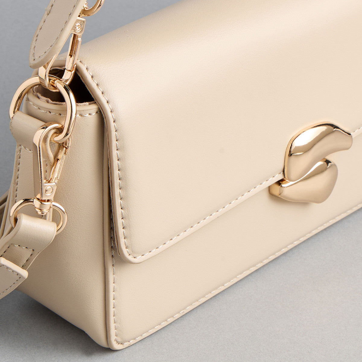 Max Cream Shoulder Bag for Women – Elegant Mini Handbag with Gold Detail